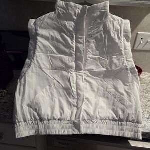New Women's White Puffer Vest Sz 2x Fits Like 1x